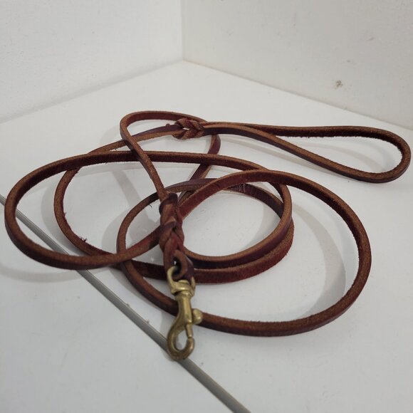 Vintage Real Leather Thin Dog Leash with Brass Clasp and detailed Loop Handle - Picture 1 of 2
